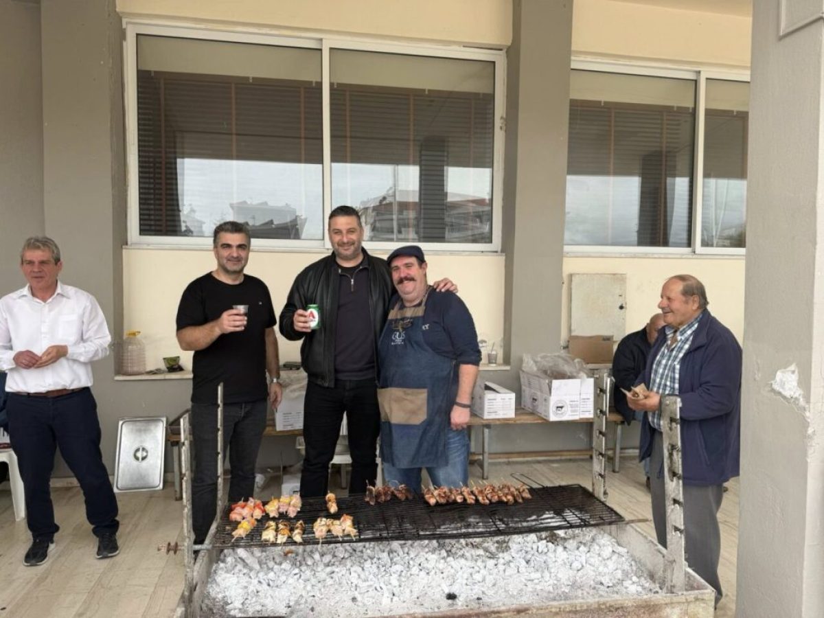 Τσικνοπέμπτη: «Παρών» ο Θανάσης Μαυρομμάτης στο γιορτινό τσίκνισμα του Μεσολογγίου