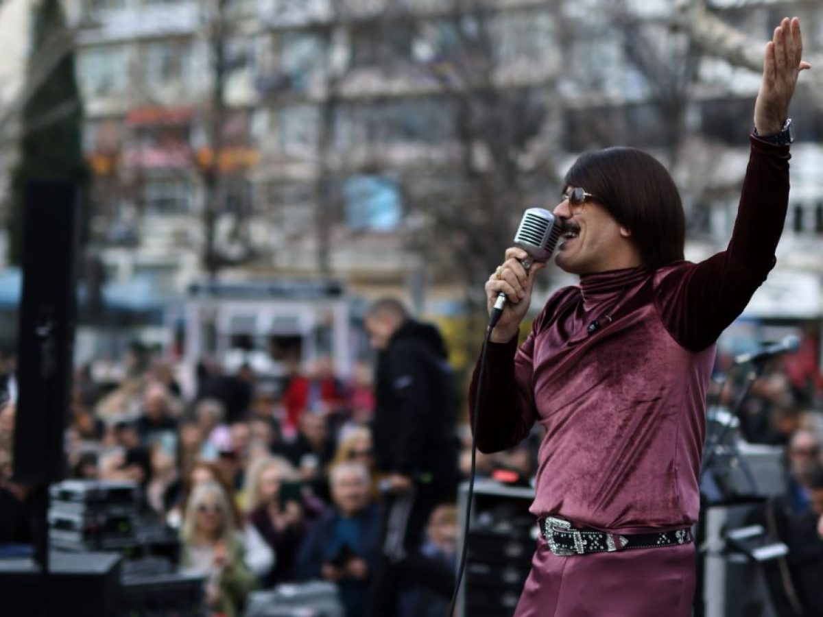Τσικνοπέμπτη στη Λάρισα: Γλέντι στην κεντρική πλατεία