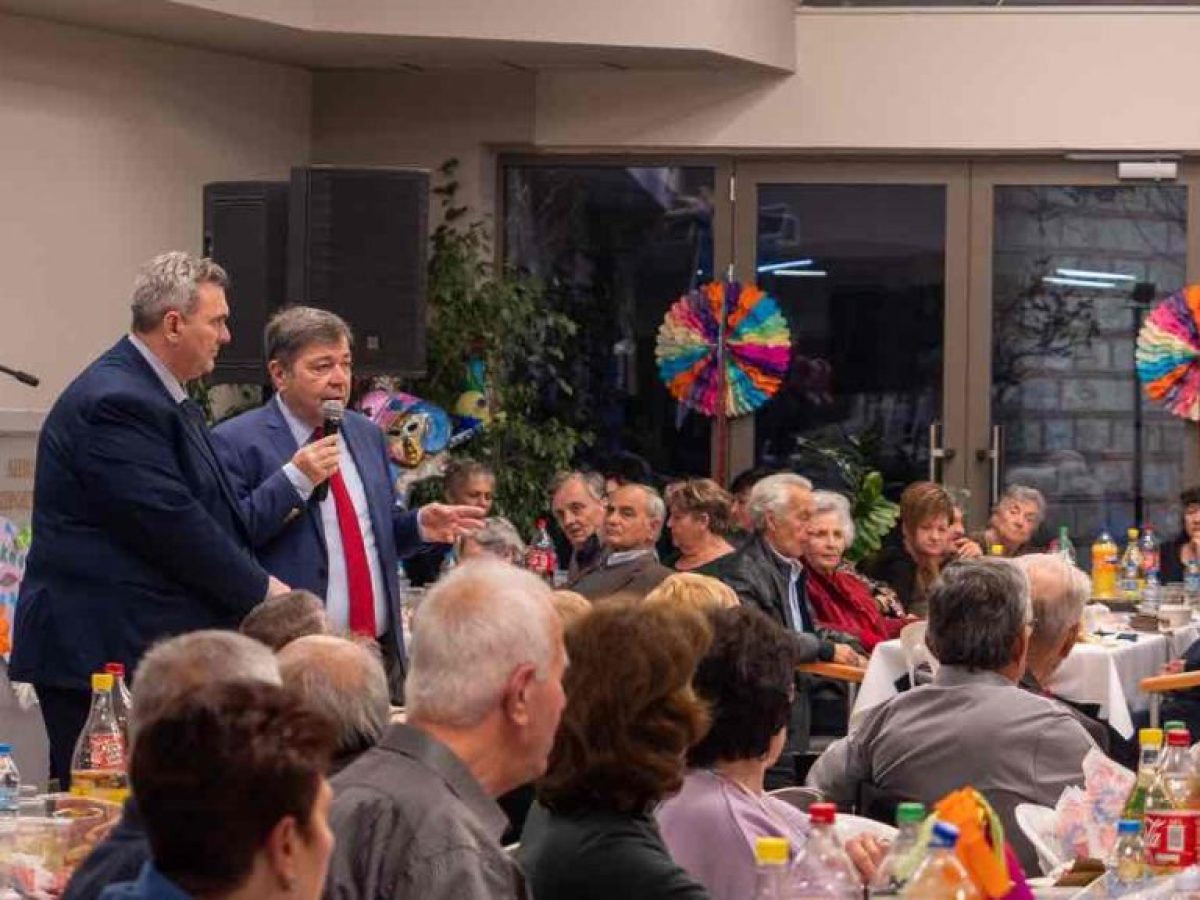 Τσικνοπέμπτη στον Ασπρόπυργο: Το μεγάλο γλέντι στο Πνευματικό Κέντρο – Μουσική, χορός και κεράσματα