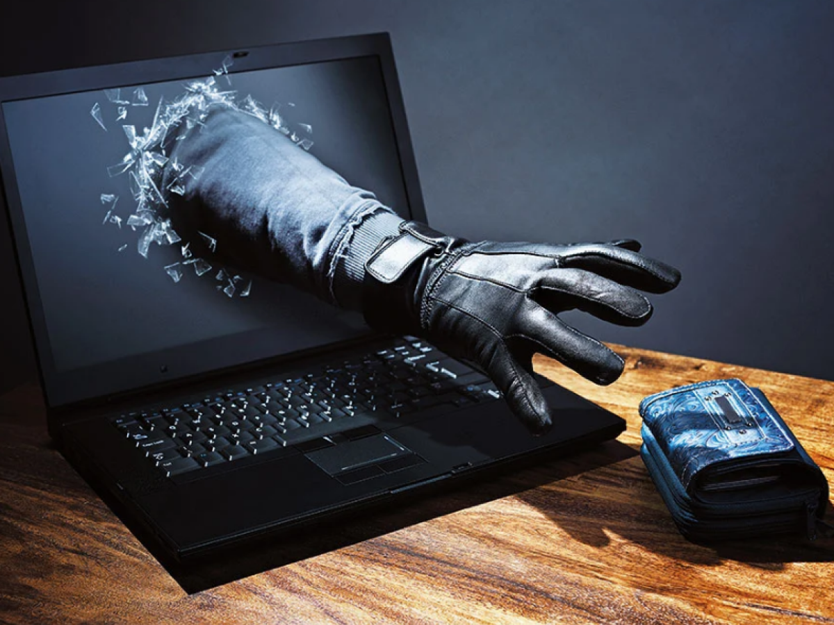 «Τσουνάμι» οι ηλεκτρονικές και τηλεφωνικές απάτες