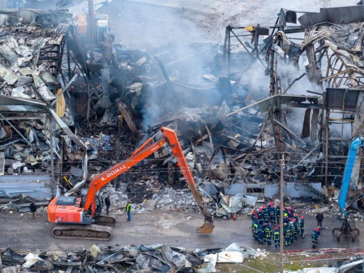 Βιολάντα: Σώθηκε από θαύμα ο φύλακας του «Βιολάντα» που περιπολούσε έξω από το εργοστάσιο (ΒΙΝΤΕΟ)