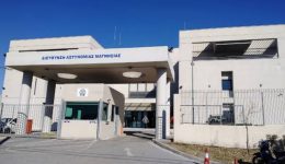 volos-epichirise-na-polisi-motosikleta