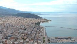 volos-metaxi-ton-trion-poleon