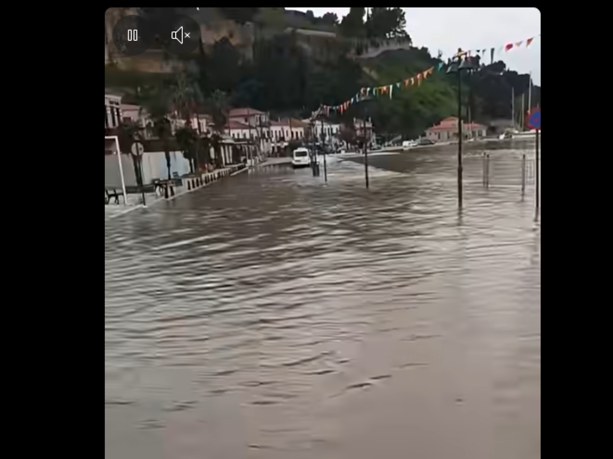 Βόνιτσα: «Εξαφανίστηκε» ο παραλιακός δρόμος – Τον κάλυψε το νερό της θάλασσας