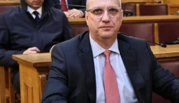 vouli-o-giannis-ikonomou-exelegi