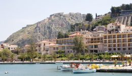 xechoristi-diakrisi-gia-to-nafplio