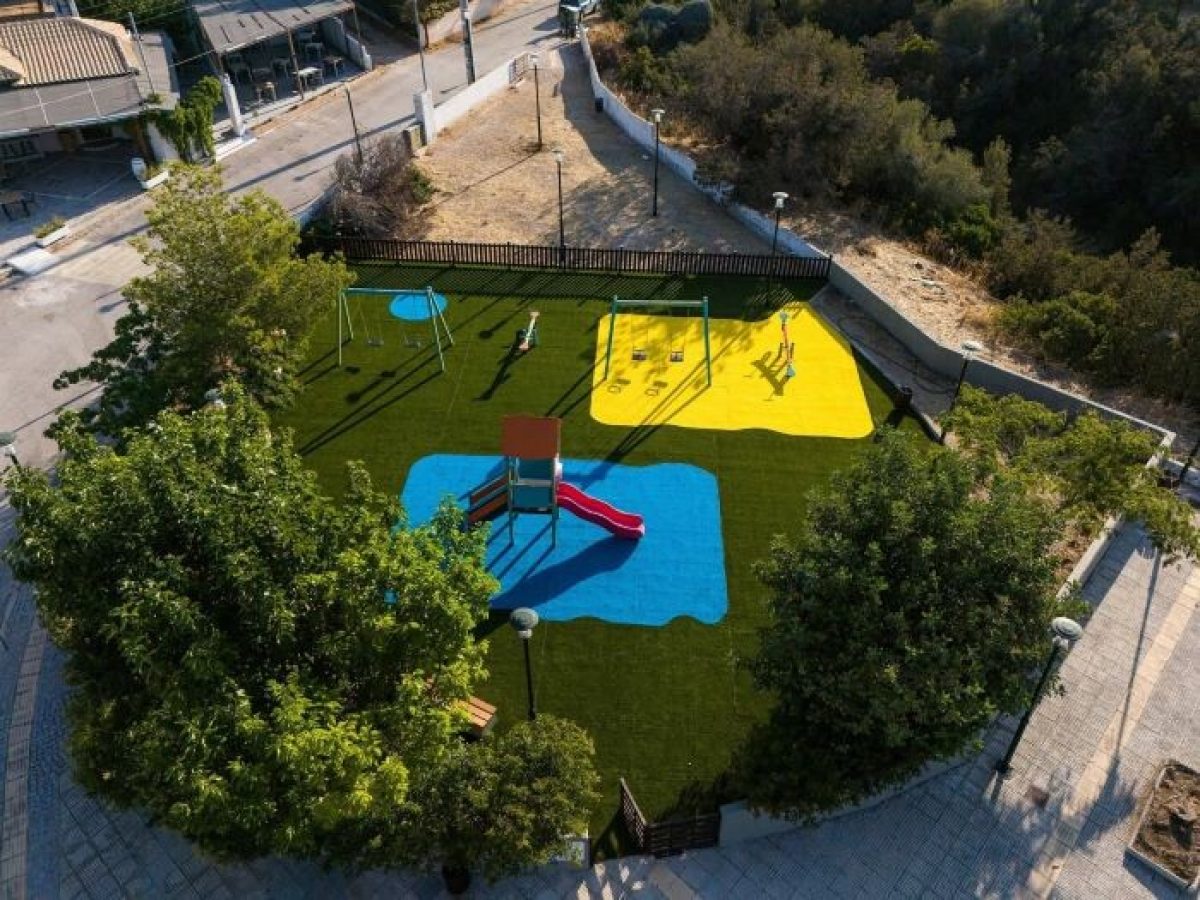 Ξεκινούν εργασίες ανακαίνισης στις παιδικές χαρές του Δήμου Σαρωνικού