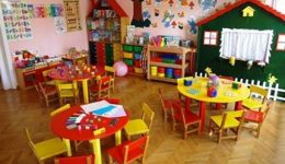 xekinoun-omades-goneon-stous-pedikous