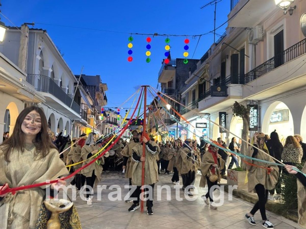 Ζάκυνθος | Ξεσήκωσαν την πόλη οι «Κουγιούνοι» και οι «Κογιονάτσες» (φώτο)