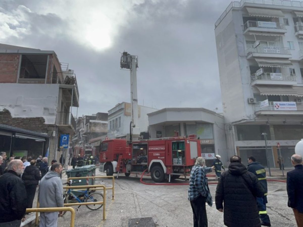 Ζημιές και στο κατάστημα Γιοπάνου από τη φωτιά στη στοά Παπαγιάννη στο Αγρίνιο-Τι αναφέρει ο ίδιος