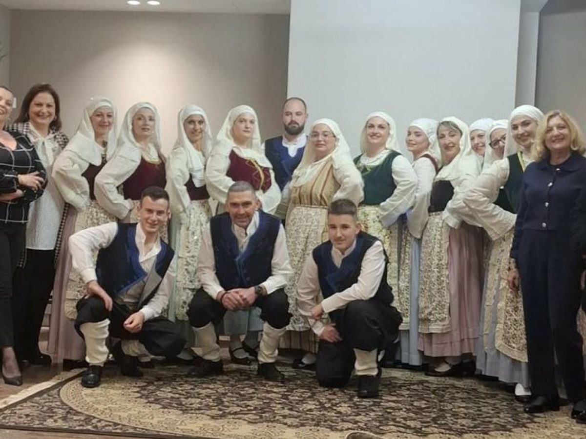 Ζωντανή αναπαράσταση του εθίμου της κοπής της Ζακυνθινής Κουλούρας από το Λύκειο Ελληνίδων στην Αμαλιάδα (φώτο)