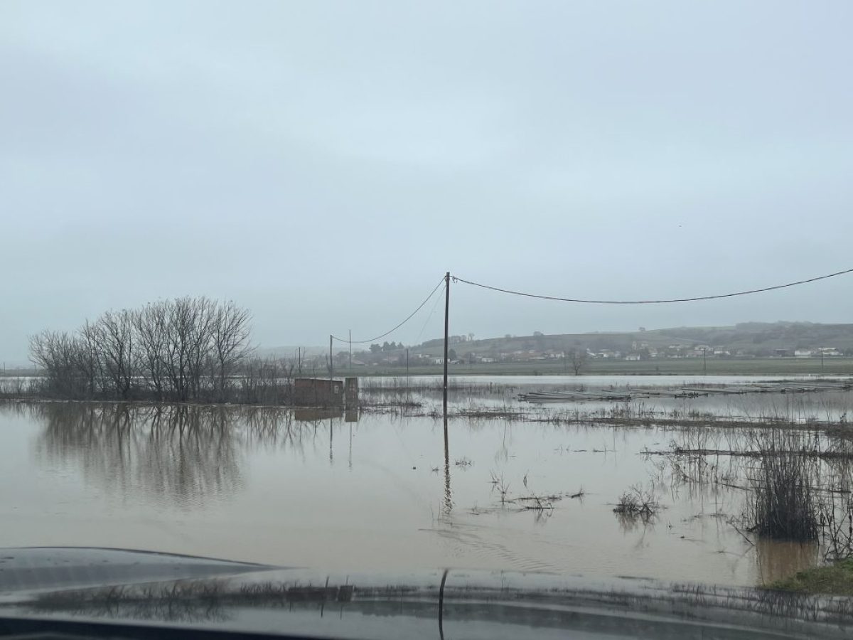 Άνοιξαν τα θυροφράγματα στο Πύθιο – Στα 5,90 μέτρα ο Έβρος ποταμός