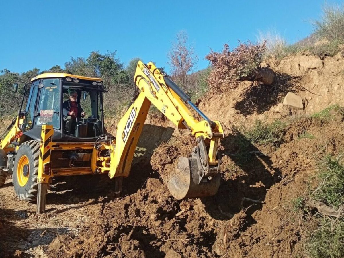 Άνω Κεράσοβο: Ξεκίνησαν οι παρεμβάσεις του Δήμου Αγρινίου σε κλειστούς δρόμους μετά την κακοκαιρία
