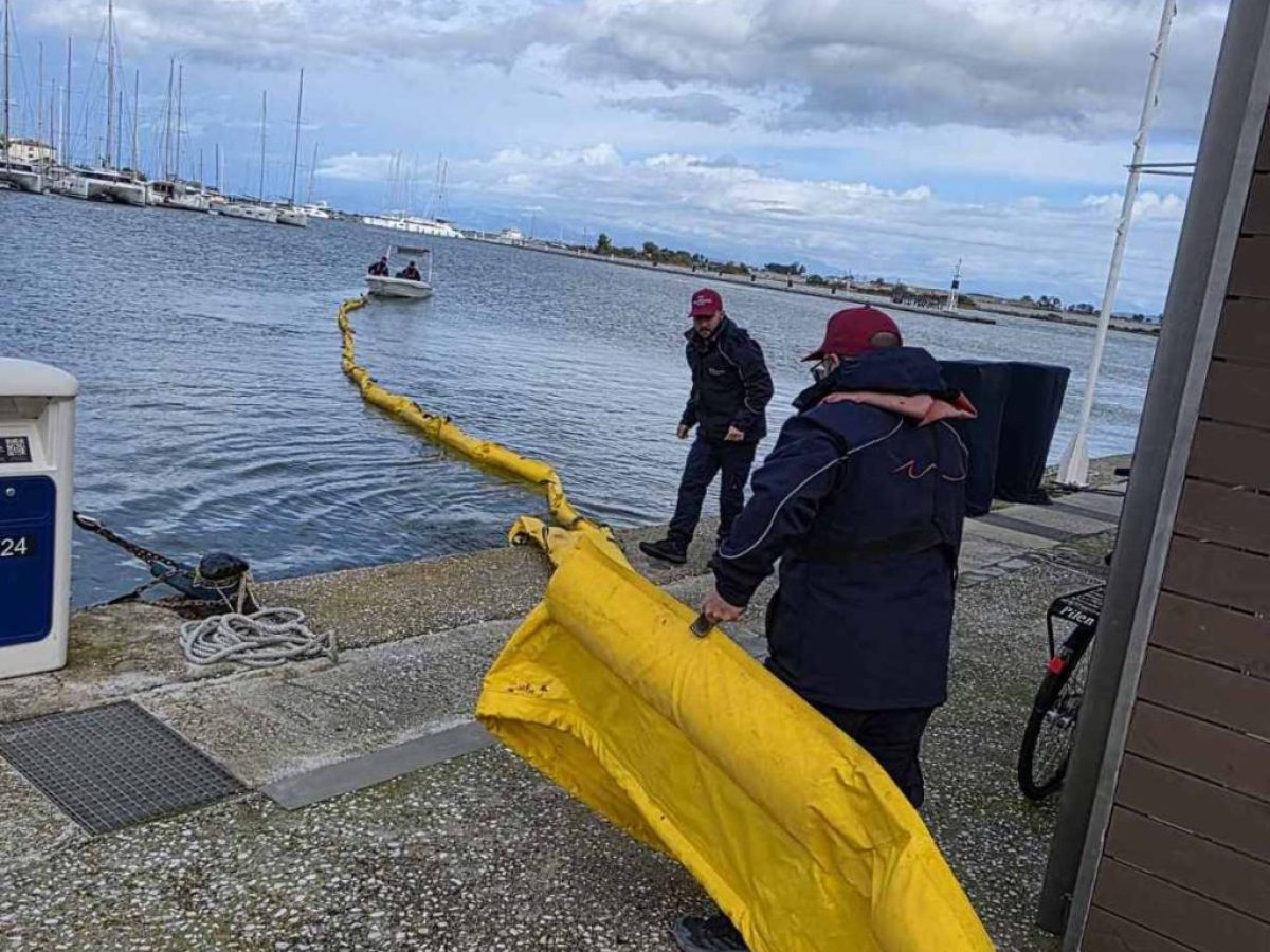 Άσκηση θαλάσσιας αντιρύπανσης στην Μαρίνα Λευκάδας
