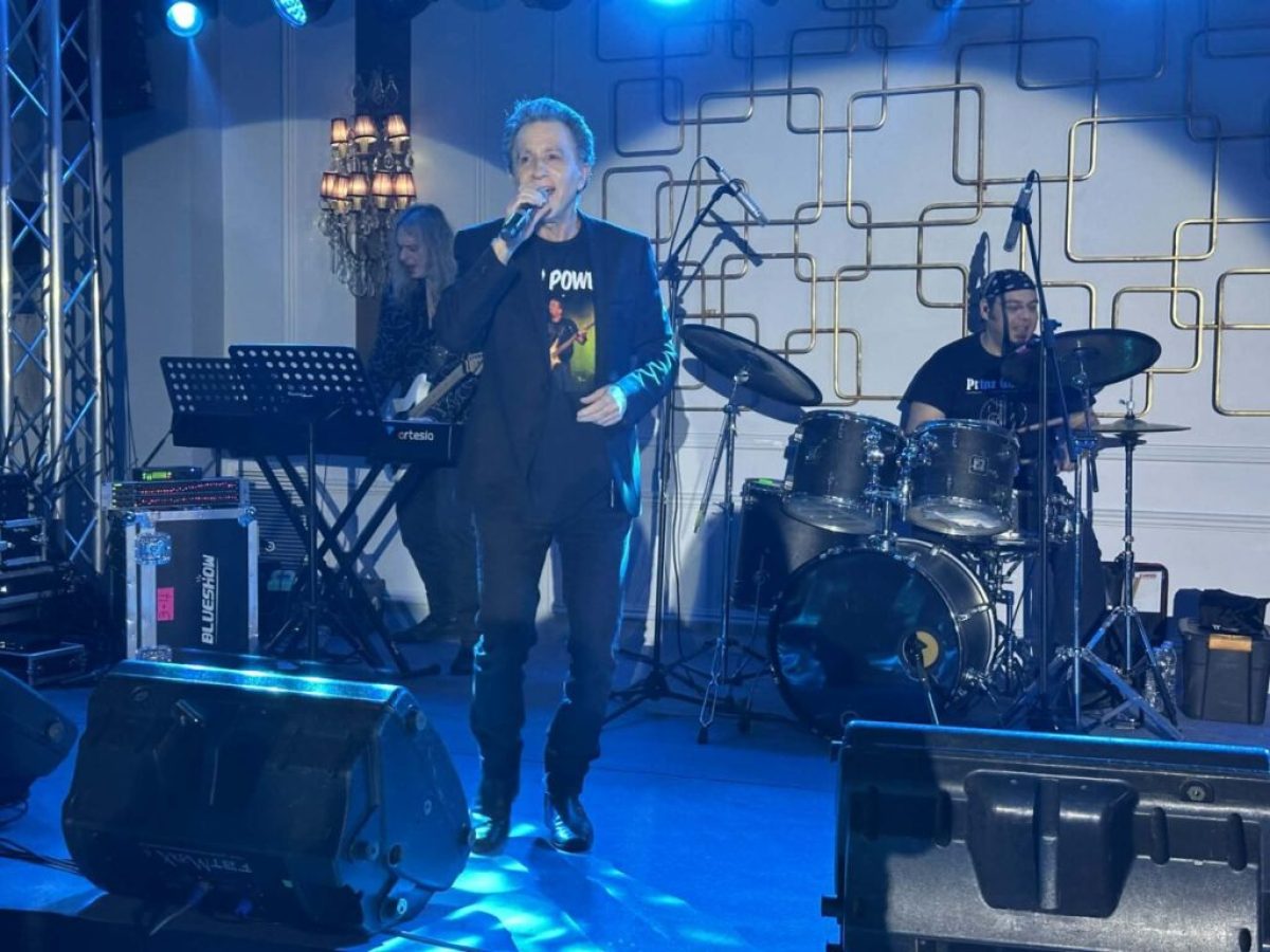 Αγρίνιο: Μπίγαλης, Βόσσου, Πωλίνα και Μαντώ ξεσήκωσαν το κοινό με τις επιτυχίες των 90s