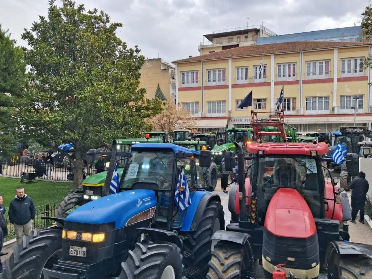 Αγρότες και κτηνοτρόφοι των Σερρών διαμαρτύρονται στο Διοικητήριο – Η υπομονή τους εξαντλήθηκε