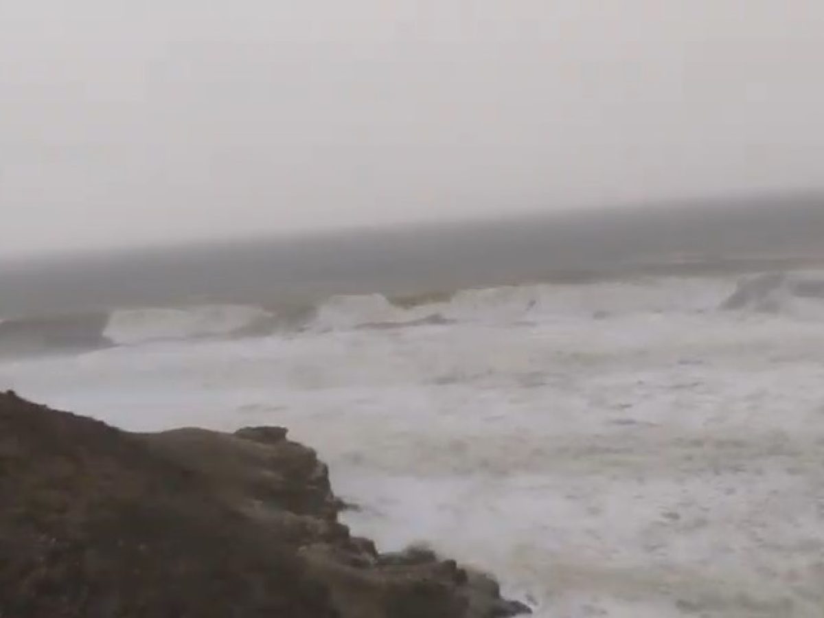 Ακρωτήρι Αγίου Σώζου: Η θάλασσα «άφρισε» και το τοπίο θύμισε ανοιχτό ωκεανό(Βίντεο)