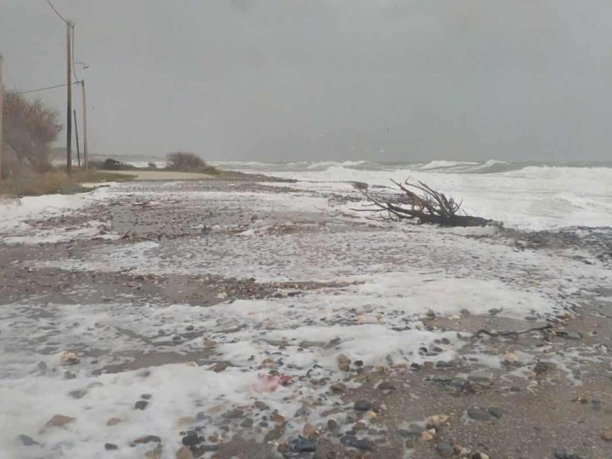 Αλεξανδρούπολη: Κλειστοί δρόμοι και ακύρωση πτήσεων