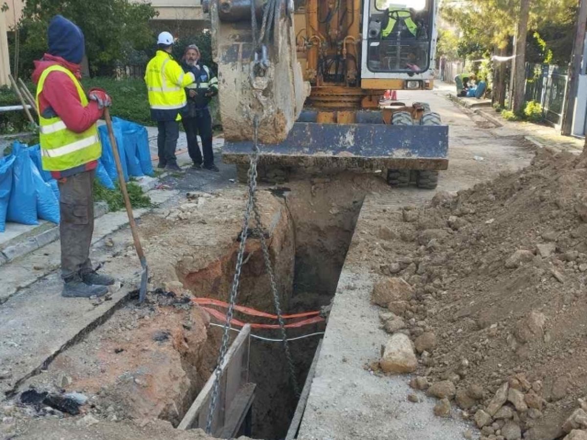 Αντικαθίσταται αγωγός αποχέτευσης και στην οδό Κοτοπούλη