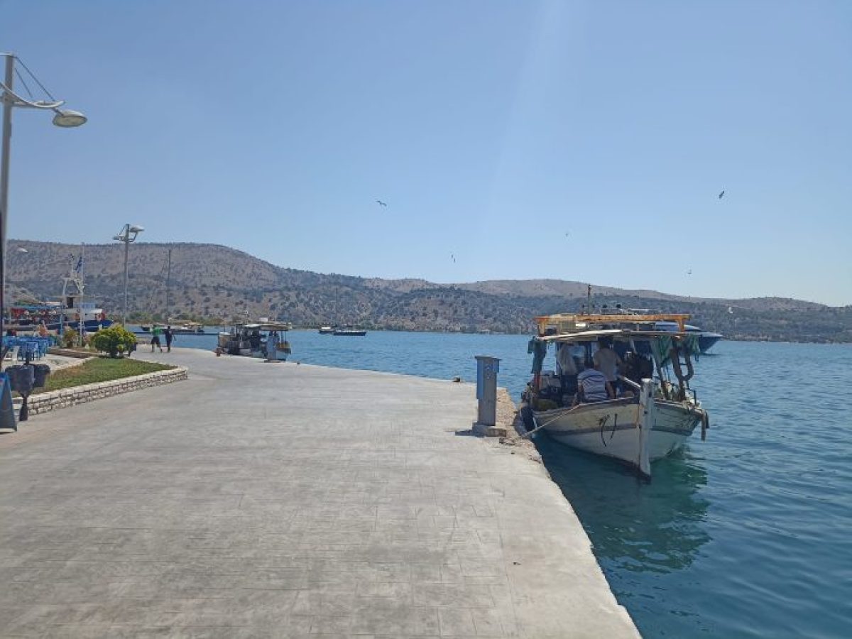 Απαγόρευση στάσης – στάθμευσης οχημάτων στην παραλία του Αστακού.