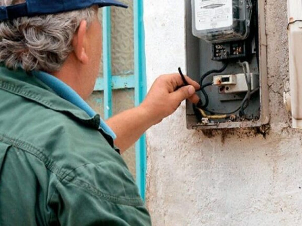 Απατεώνες παριστάνουν τους τεχνικούς του ΔΕΔΔΗΕ και στην Αιτωλοακαρνανία – Προσοχή συστήνει ο Σύνδεσμος Εργολάβων Ηλεκτρικών Έργων
