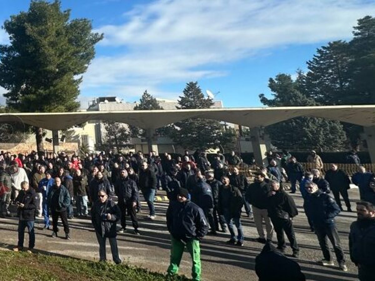 Απεργία διαρκείας στην ΕΑΒ στο Σχηματάρι