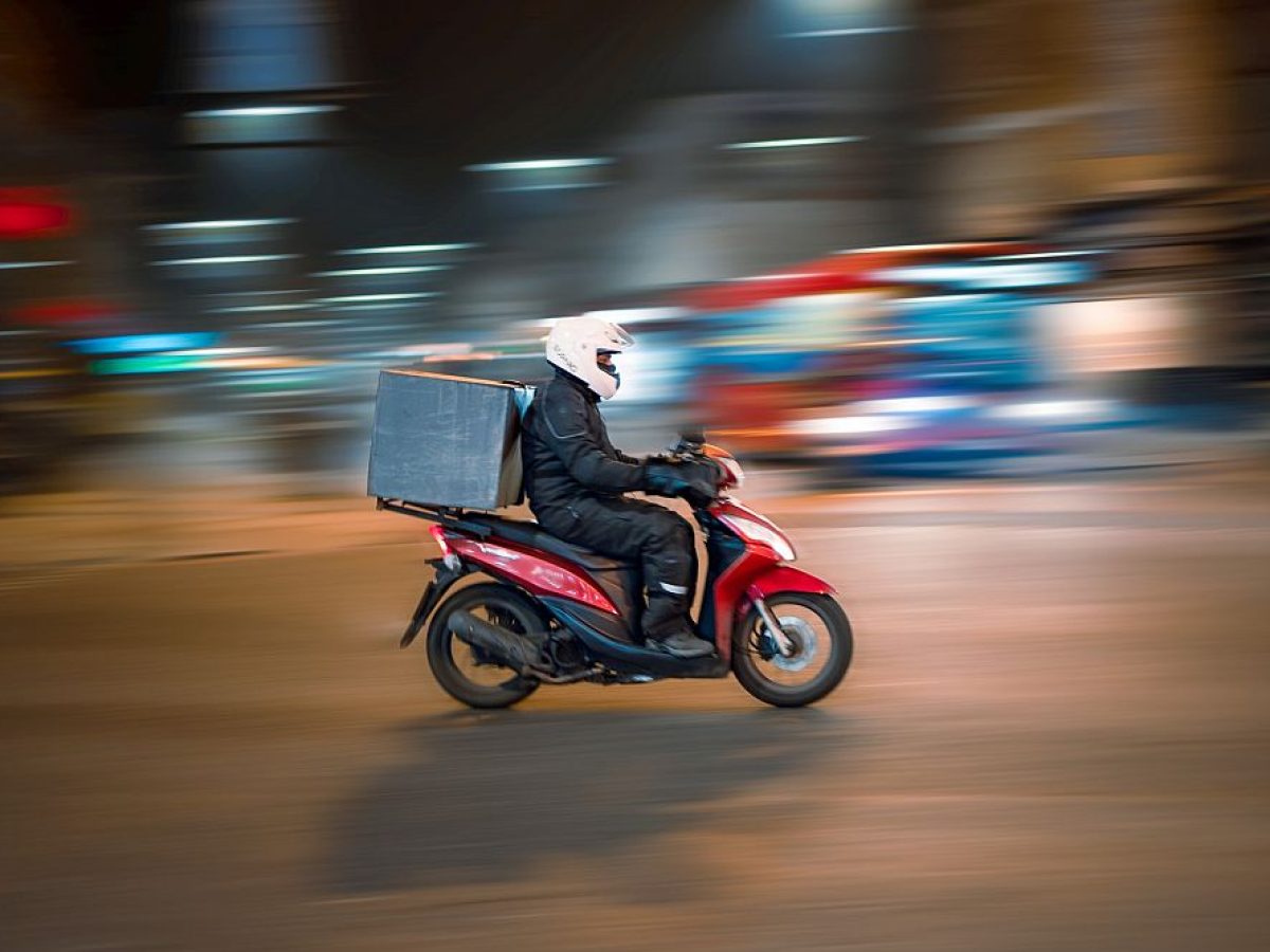 Απεργούν την Τσικνοπέμπτη οι διανομείς της efood