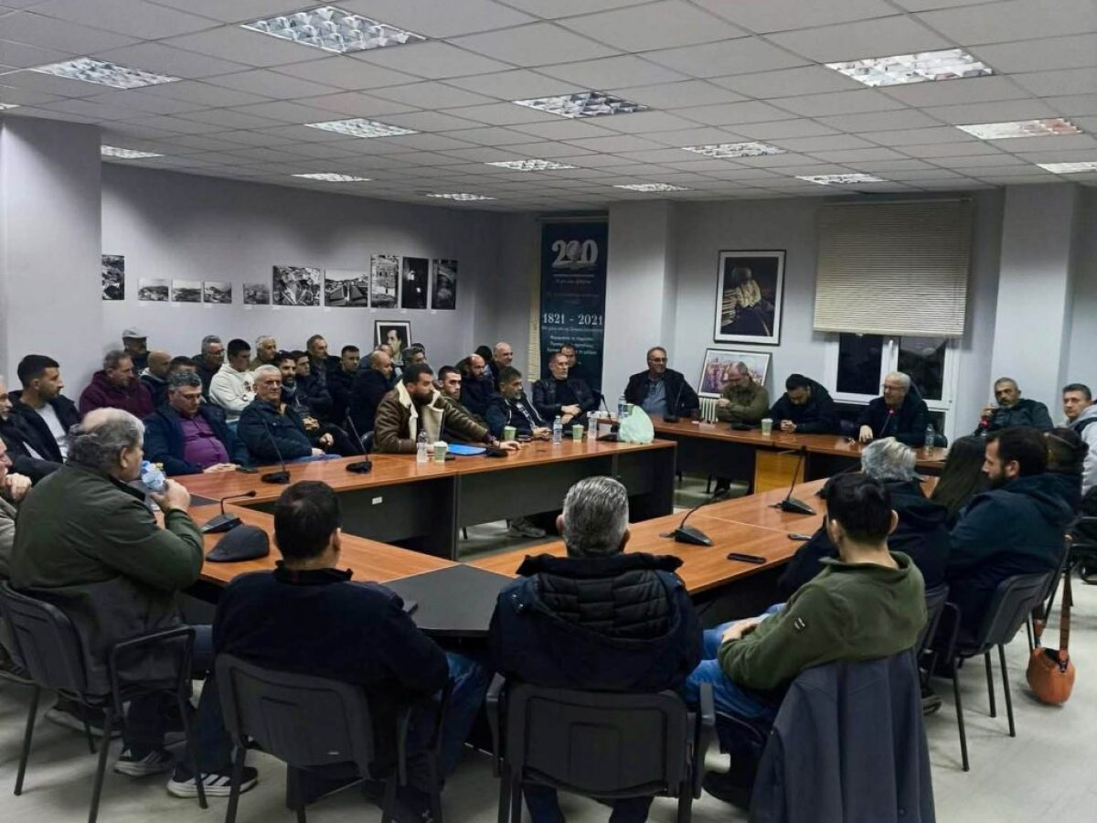 Αποφασισμένοι για διανυκτέρευση έξω από τη Βουλή οι αγρότες της Αιτωλοακαρνανίας