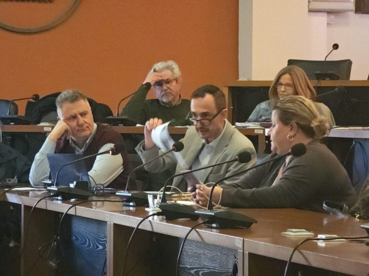 Αποκάλυψη Μόσχου για τη ΔΕΥΑΜΒ: Ανεπεξέργαστα λύματα Αλυκών καταλήγουν στον Παγασητικό – Θύελλα στο Δημοτικό Συμβούλιο