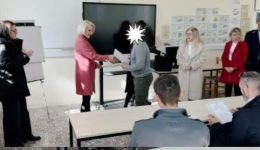 Αpolitiria-dimotikou-scholiou-se-3