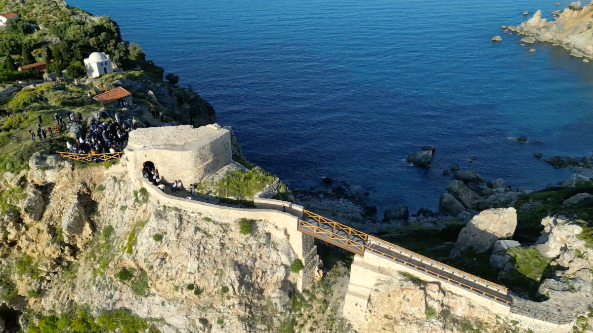&Alpha;navioni-to-kastro-tis-skiathou