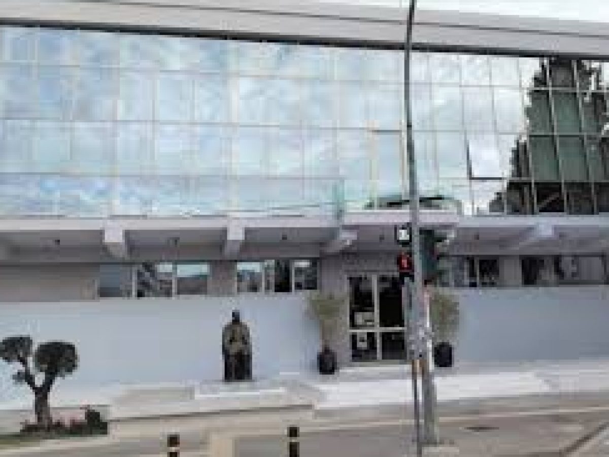 &Alpha;&nu;&tau;&iota;&pi;&omicron;&lambda;&epsilon;&mu;&iota;&kappa;ό &sigma;&upsilon;&lambda;&lambda;&alpha;&lambda;&eta;&tau;ή&rho;&iota;&omicron; &tau;&eta;&nu; &Pi;&alpha;&rho;&alpha;&sigma;&kappa;&epsilon;&upsilon;ή &sigma;&tau;&omicron; &Rho;έ&theta;&upsilon;&mu;&nu;&omicron; έ&xi;&omega; &alpha;&pi;ό &tau;&omicron; &Delta;&eta;&mu;&alpha;&rho;&chi;&epsilon;ί&omicron;