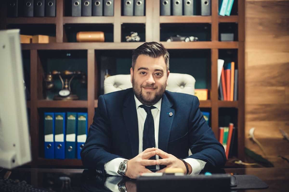 &Alpha;ntipolitefsi-me-ifos&hellip;-kafeniou-gia