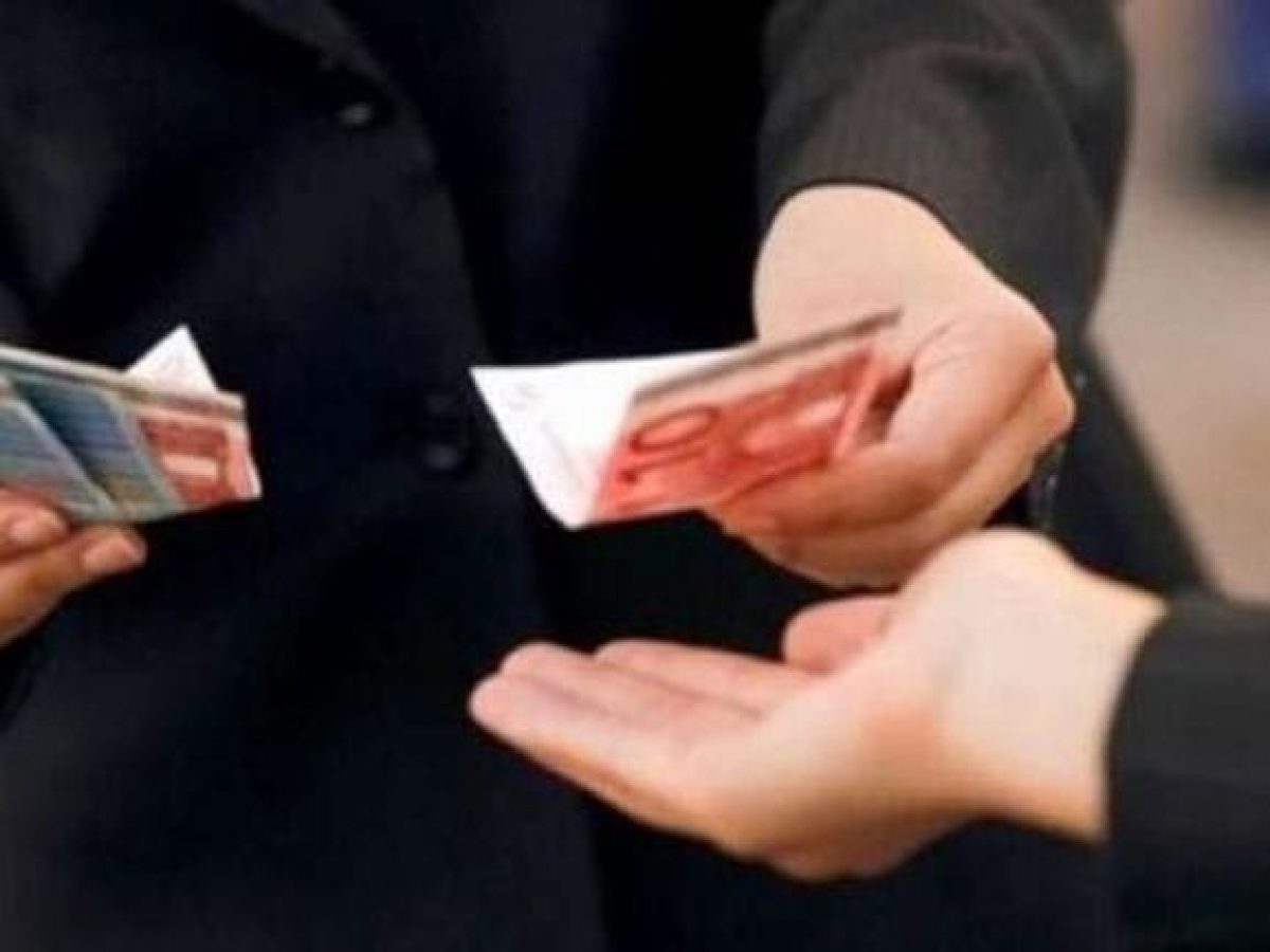 &Alpha;&pi;ά&tau;&eta; &sigma;&tau;&omicron; ό&nu;&omicron;&mu;&alpha; &tau;&omicron;&upsilon; &Sigma;&upsilon;&lambda;&lambda;ό&gamma;&omicron;&upsilon; &Gamma;&omicron;&nu;έ&omega;&nu; &Alpha;&tau;ό&mu;&omega;&nu; &mu;&epsilon; &Alpha;&upsilon;&tau;&iota;&sigma;&mu;ό &sigma;&tau;&omicron; &Rho;έ&theta;&upsilon;&mu;&nu;&omicron;