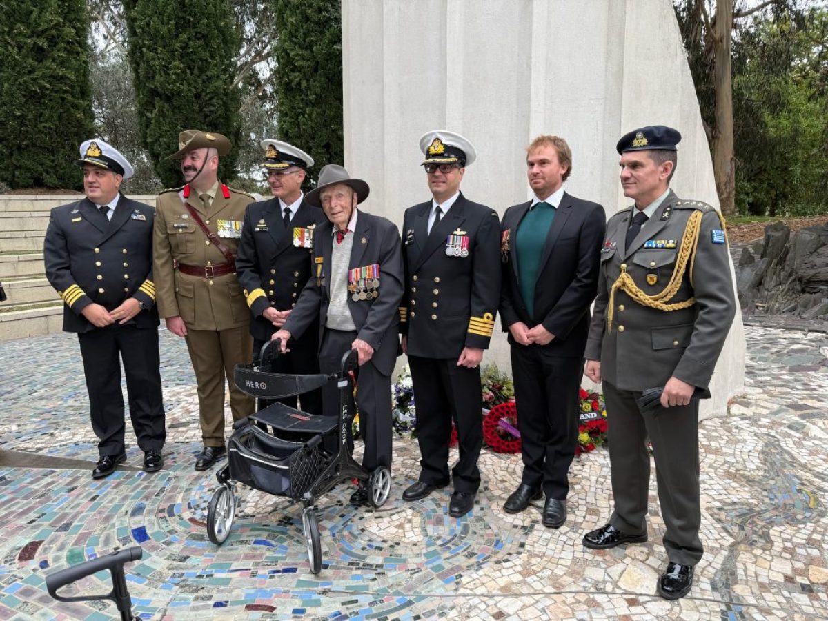 &Alpha;&pi;ό &tau;&eta; &Lambda;ή&mu;&nu;&omicron; &sigma;&tau;&eta;&nu; &Kappa;&rho;ή&tau;&eta;: &Eta; &iota;&sigma;&tau;&omicron;&rho;&iota;&kappa;ή &mu;&nu;ή&mu;&eta; &tau;&omega;&nu; ANZAC &kappa;&alpha;&iota; &omicron; &tau;&epsilon;&lambda;&epsilon;&upsilon;&tau;&alpha;ί&omicron;&sigmaf; &beta;&epsilon;&tau;&epsilon;&rho;ά&nu;&omicron;&sigmaf; Les Cook