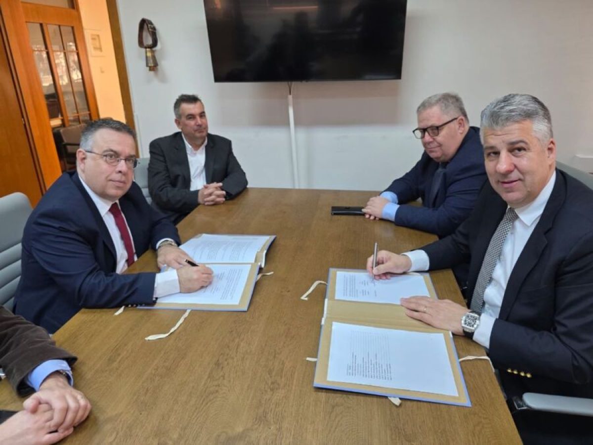 &Alpha;&pi;&omicron;&kappa;&epsilon;&nu;&tau;&rho;&omega;&mu;έ&nu;&eta;, &Pi;&epsilon;&rho;&iota;&phi;έ&rho;&epsilon;&iota;&alpha; &Alpha;&Mu;&Theta; &kappa;&alpha;&iota; &Epsilon;&Lambda;&Gamma;&Omicron; &Delta;ή&mu;&eta;&tau;&rho;&alpha; &epsilon;&nu;ώ&nu;&omicron;&upsilon;&nu; &delta;&upsilon;&nu;ά&mu;&epsilon;&iota;&sigmaf;