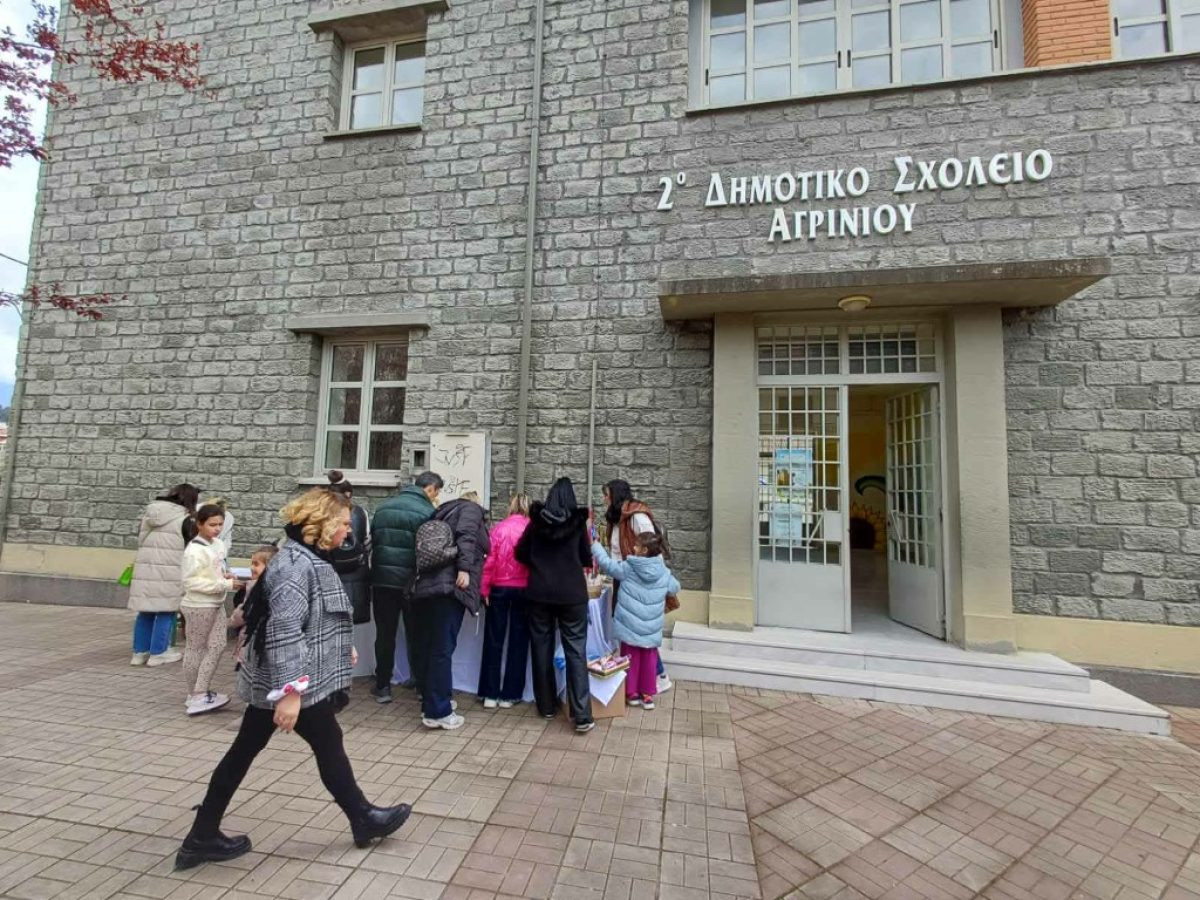 Bazaar για καλό σκοπό στο 2ο Δημοτικό Σχολείο Αγρινίου (φωτο)