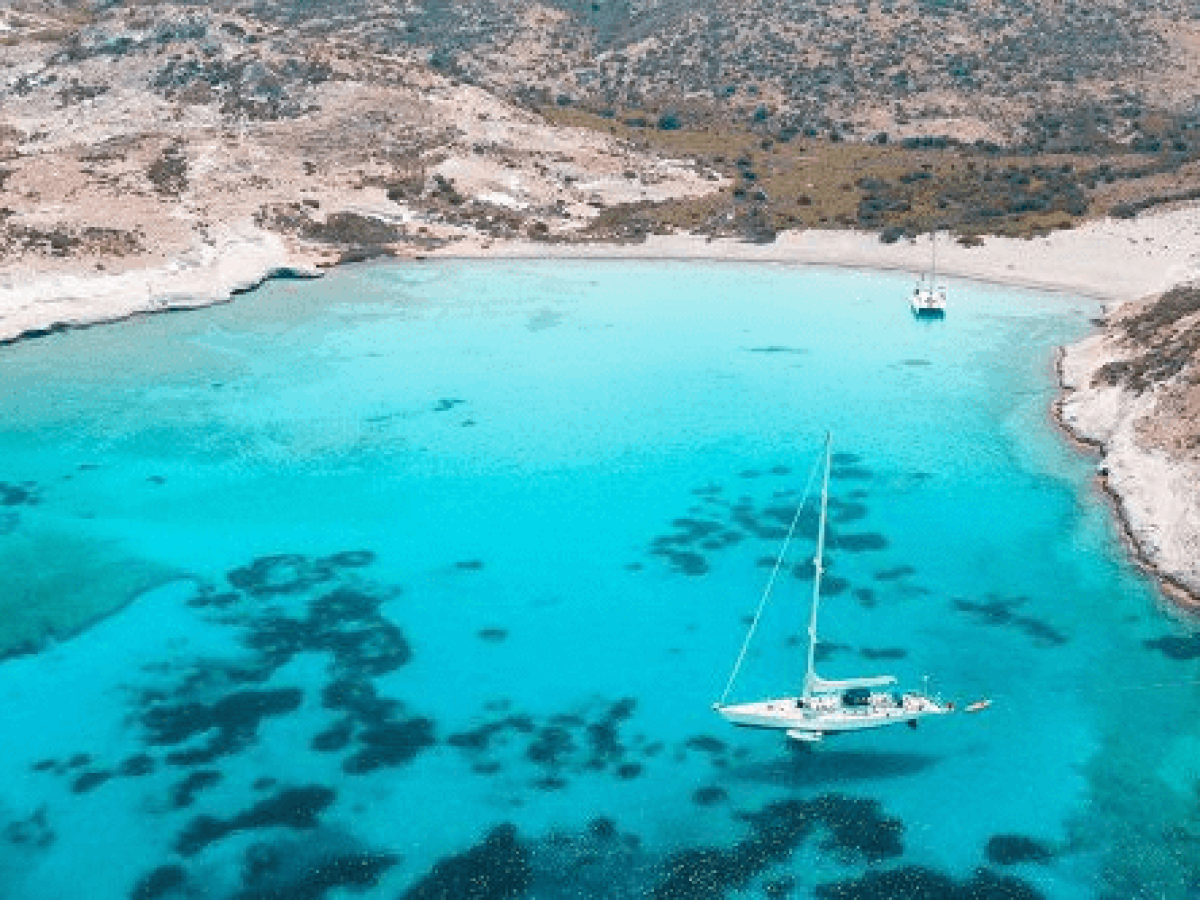 Condé Nast Traveller: Ένα ακατοίκοιτο νησί των Κυκλάδων στους 15 κορυφαίους ελληνικούς προορισμούς