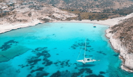 Conde-Nast-Traveller-ena-akatikito