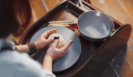 ESPIA-ena-xechoristo-workshop-keramikis