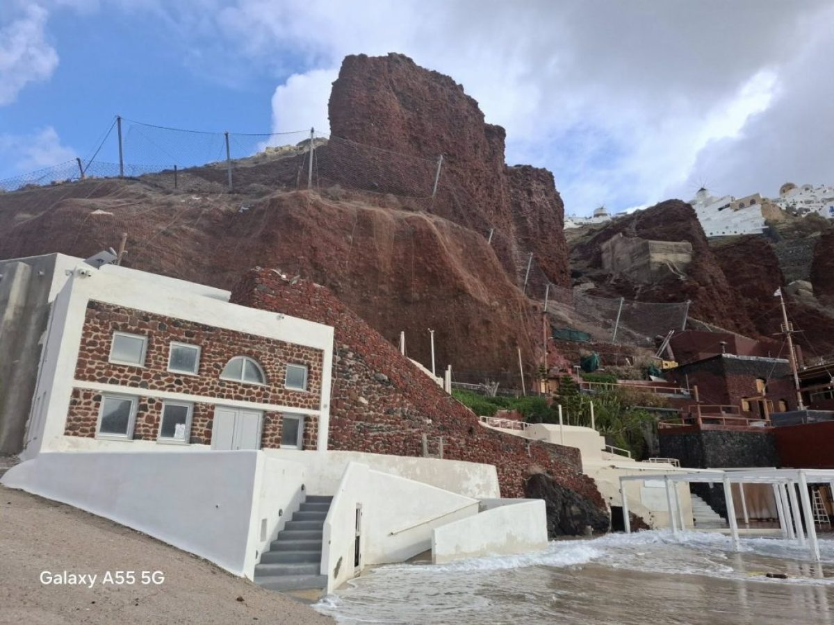 Eπαρχος Θήρας:Με μεγάλη χαρά ανακοινώνω την ολοκλήρωση, εντός του προβλεπόμενου χρονοδιαγράμματος, της δεύτερης φάσης των εργασιών στα πρανή της καλντέρας,