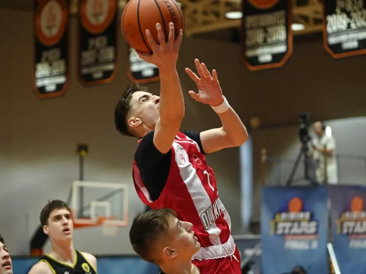 Final-8 Rising Stars: &Omicron;&lambda;&upsilon;&mu;&pi;&iota;&alpha;&kappa;ό&sigmaf;-&Alpha;&Epsilon;&Kappa; 77-66