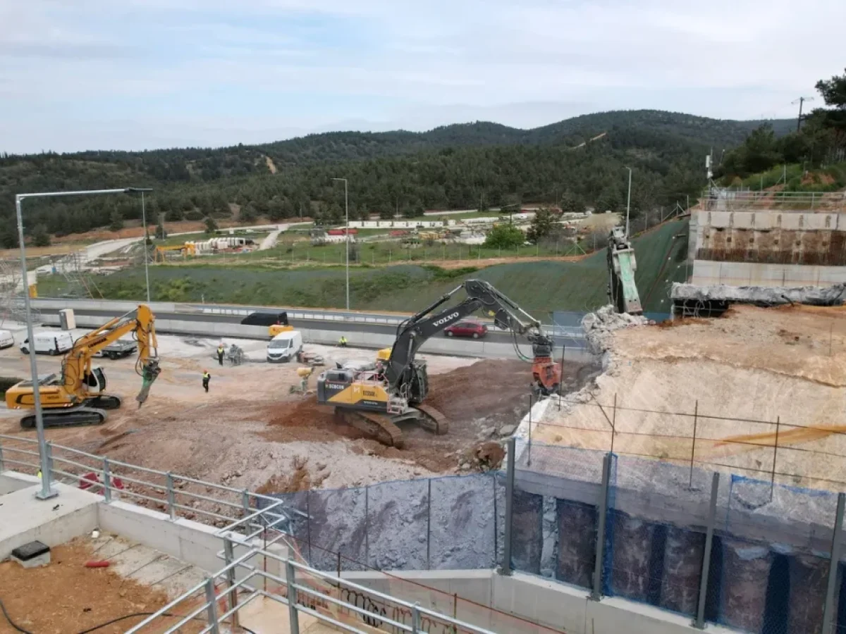 Flyover: Κατεδαφίζεται το τούνελ στα Κωνσταντινουπολίτικα – Χωρίς διακοπή η κυκλοφορία