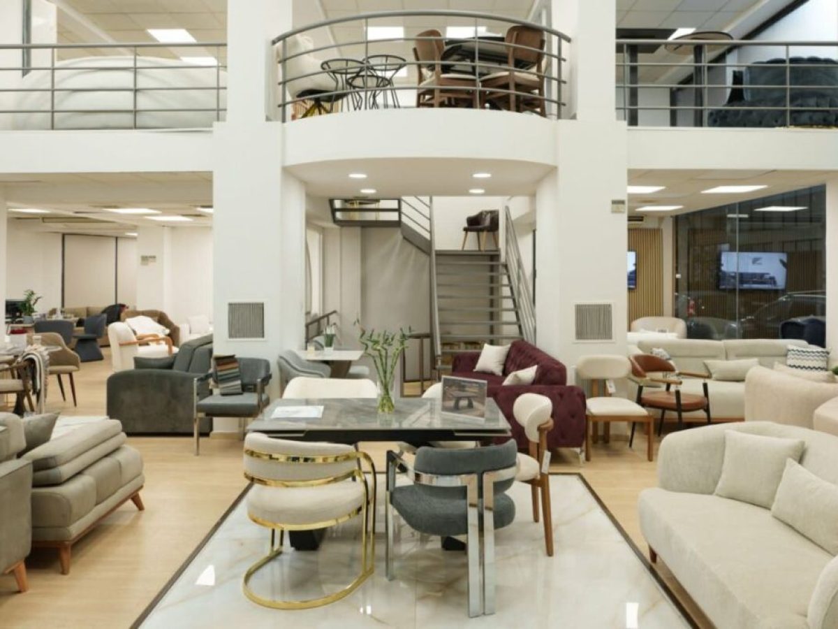 King Furniture: &Eta; &Alpha;&pi;ό&lambda;&upsilon;&tau;&eta; &epsilon;&mu;&pi;&epsilon;&iota;&rho;ί&alpha; &epsilon;&pi;ί&pi;&lambda;&omicron;&upsilon; &kappa;&alpha;&iota; ά&nu;&epsilon;&sigma;&eta;&sigmaf; &sigma;&tau;&eta;&nu; &pi;&iota;&omicron; &sigma;ύ&gamma;&chi;&rho;&omicron;&nu;&eta; έ&kappa;&theta;&epsilon;&sigma;&eta; &sigma;&tau;&alpha; &Tau;&rho;ί&kappa;&alpha;&lambda;&alpha;
