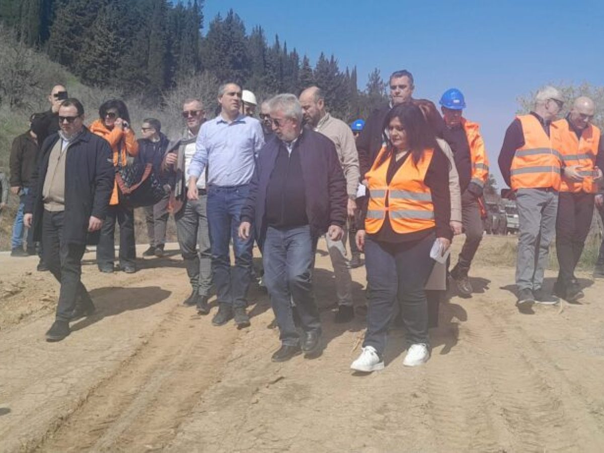 O υπουργός Υποδομών σε έργα αποκατάστασης από τον Daniel στους δήμους Μουζακίου και Καρδίτσας