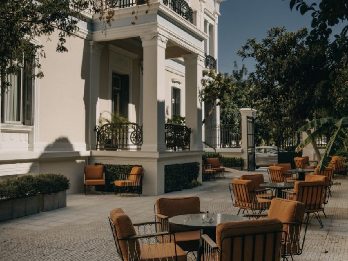 &laquo;The Bold Type Hotel&raquo;: &Alpha;&nu;&omicron;ί&gamma;&epsilon;&iota; &xi;&alpha;&nu;ά &tau;&omicron;&nu; &kappa;ή&pi;&omicron; &tau;&omicron;&upsilon; &gamma;&iota;&alpha; &tau;&omicron; &kappa;&omicron;&iota;&nu;ό &tau;&eta;&nu; &Tau;&rho;ί&tau;&eta; 10 &Mu;&alpha;&rho;&tau;ί&omicron;&upsilon;