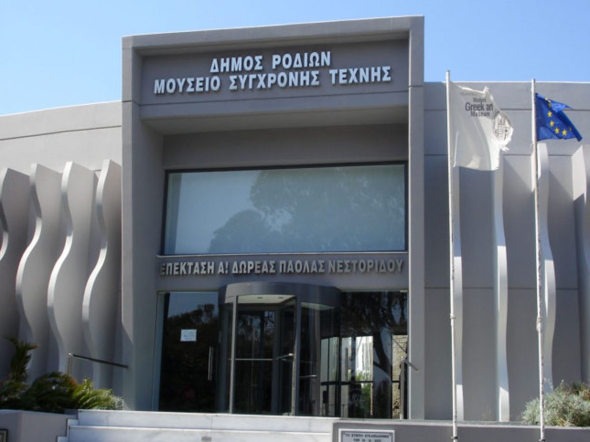 To Μουσείο Νεοελληνικής Τέχνης Δήμου Ρόδου ανακοινώνει ότι ο νυν Πρόεδρος της Καλλιτεχνικής Επιτροπής, κύριος Κώστας Πράπογλου, αναλαμβάνει πλέον τη θέση του Καλλιτεχνικού Διευθυντή