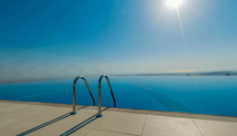 Tour-operator-pros-kritikous-xenodochous