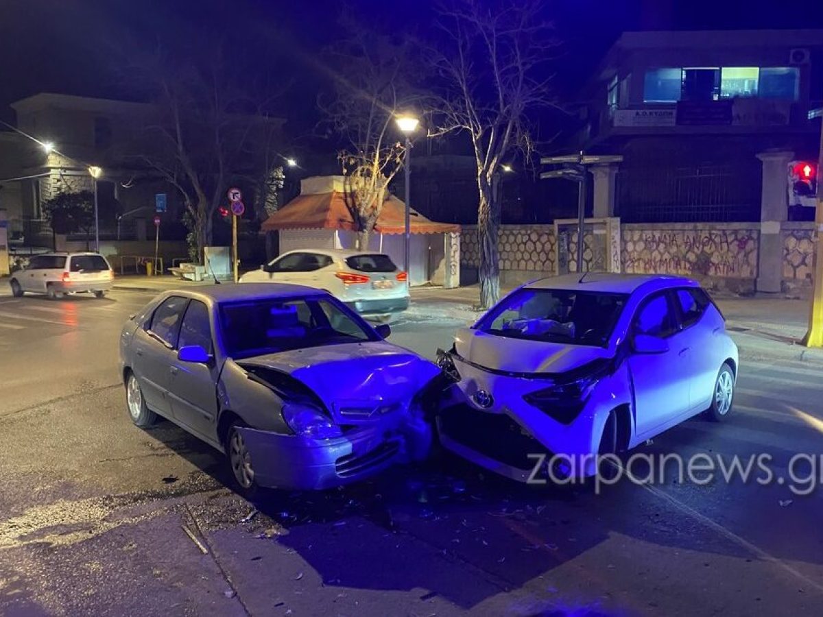 Tροχαίο στα Χανιά: Σφοδρή σύγκρουση δύο αυτοκινήτων στο κέντρο της πόλης | Photos