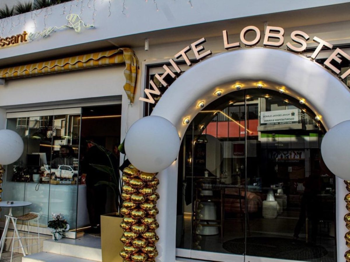 White Lobster: Η αλυσίδα που “κατακτά” τη Λάρισα με καφέ και κρουασάν